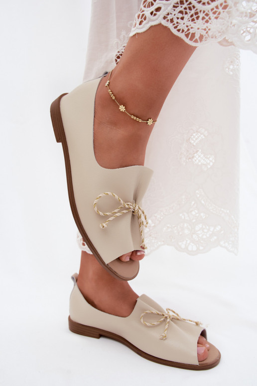 Beige dames sandalen met decoratieve veters en glanzende afwerking van faux leather Coltrania