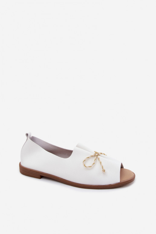 Witte dames sandalen met decoratieve veters en glanzende afwerking van faux leather Coltrania