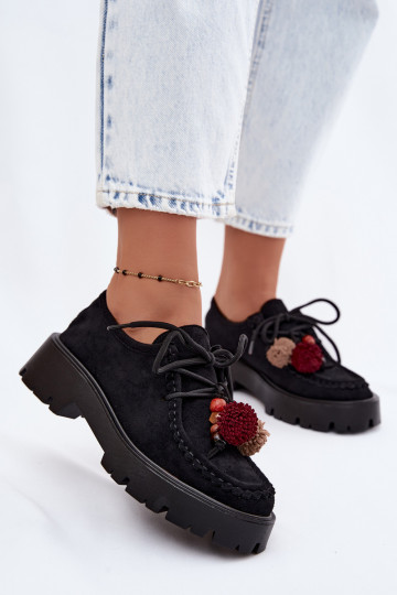 Schoenen met mooie details van faux suede in zwart Melonia