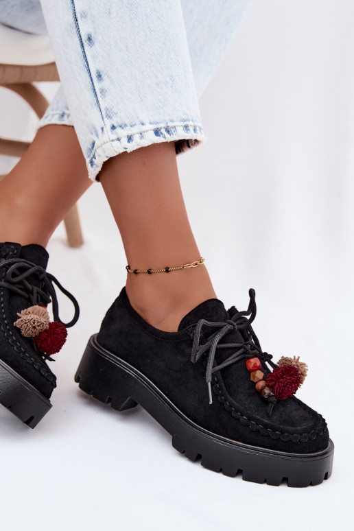 Schoenen met mooie details van faux suede in zwart Melonia