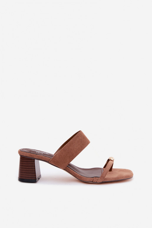 Slippers met hakken en gouden details in bruin Dakotelle