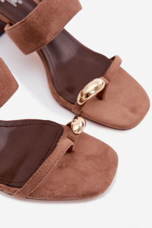 Slippers met hakken en gouden details in bruin Dakotelle