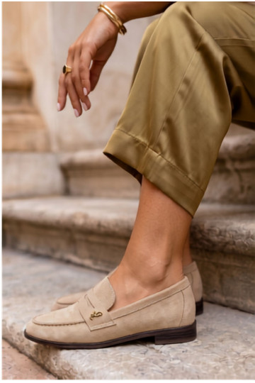 Beige faux suede dames mocassins Prestelle 2
