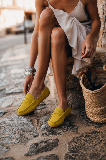 Elegante mocassins van faux suede in mosterdkleur Lenvie