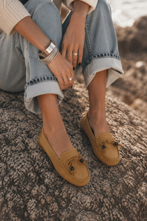 Dames mocassins met strikken en franjes van faux suede in bruine kleur Bluebell
