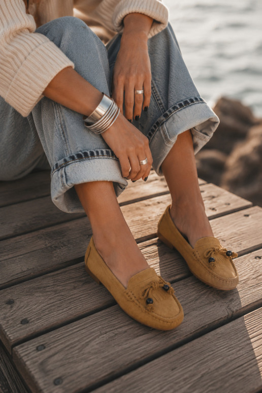 Dames mocassins met strikken en franjes van faux suede in bruine kleur Bluebell