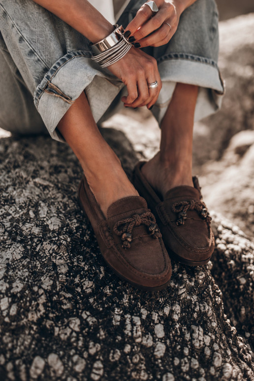 Dames mocassins met strikken en franjes van faux suede in chocolade kleur Bluebell