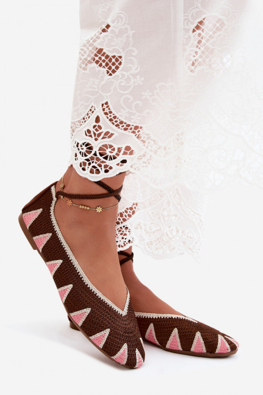 Gehaakte ballerina's met stijlvolle details in donkerbruin Astera
