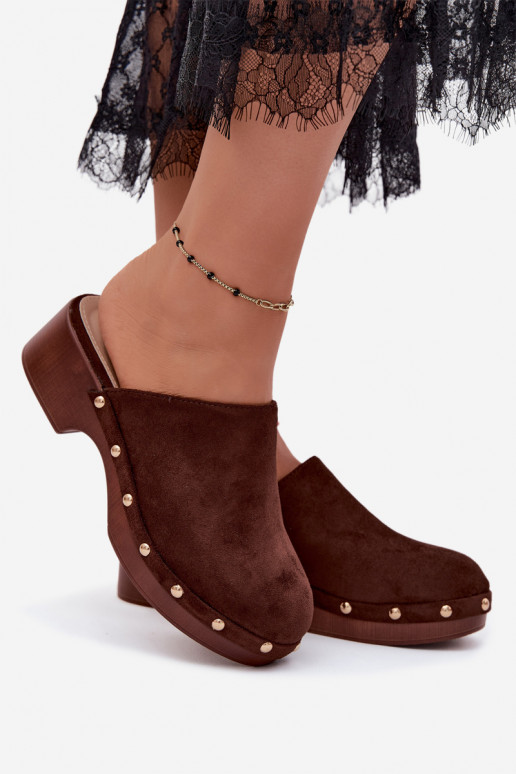 Damesklompen van faux suede in goud met studs Cherryelle