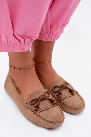 Dames platte loafers met strikken en kwastiki van faux suede zandkleur Bluebell
