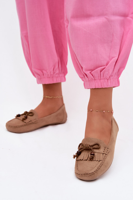 Dames platte loafers met strikken en kwastiki van faux suede zandkleur Bluebell