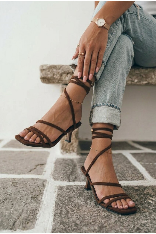 Dames sandalen met hakken en bandjes chocolade Samara