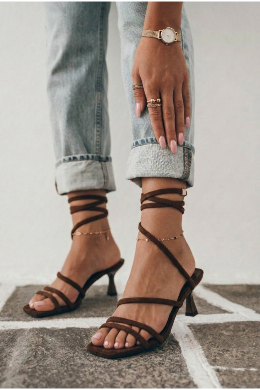 Dames sandalen met hakken en bandjes chocolade Samara