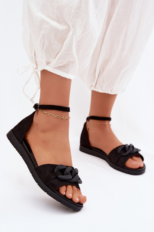Platte sandalen voor dames met kettingen Vinceza 17320 zwarte kleur