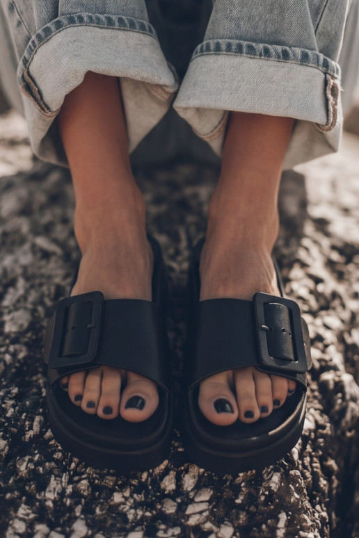 Zwarte dames slippers met platform en gespen Caramel