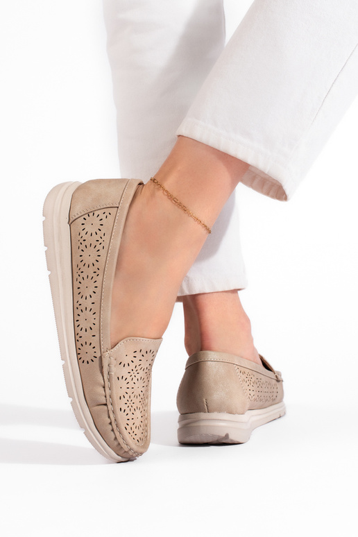 Beige geperforeerde damesmokassins