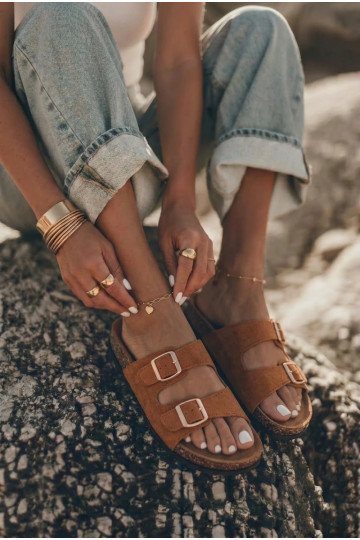 Dames bruine slippers met gespen Brigid 2