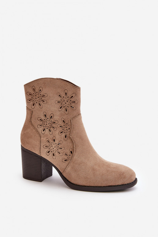 Enkellaarsjes met kantdetails en hakken van faux suede in zandkleur Nevishiia