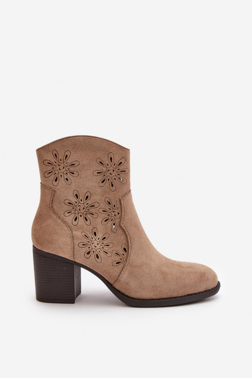 Enkellaarsjes met kantdetails en hakken van faux suede in zandkleur Nevishiia