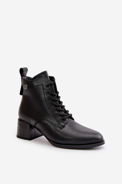 Dames veterschoenen van natuurlijk leer, geïsoleerd, in zwarte kleur Vinceza 91110