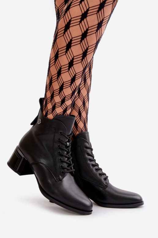 Dames veterschoenen van natuurlijk leer, geïsoleerd, in zwarte kleur Vinceza 91110