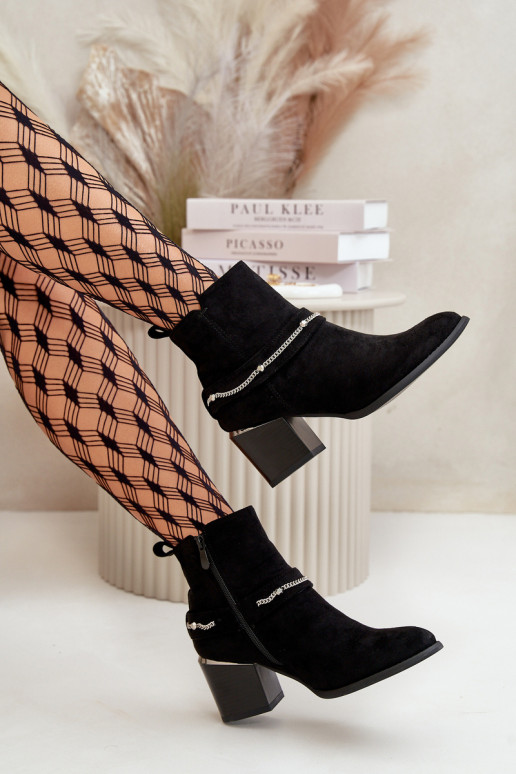 Dames geïsoleerde enkellaarsjes met kettingen van faux suede in zwarte kleur Hanalen