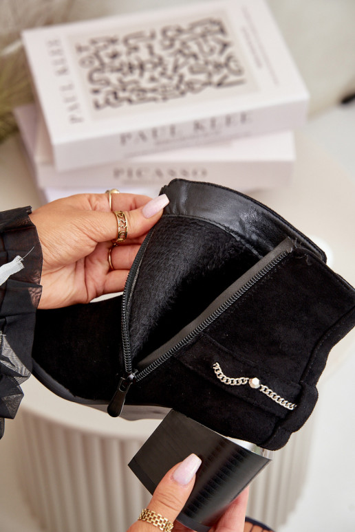 Dames geïsoleerde enkellaarsjes met kettingen van faux suede in zwarte kleur Hanalen