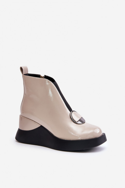 Sandkleurige enkellaarsjes met platform en lakeffect D&A MR880-136