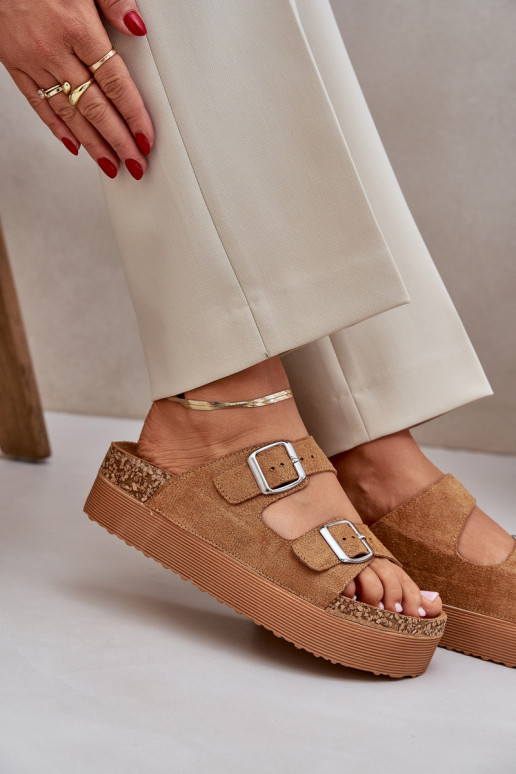 Dames slippers op een platform met gespen in bruin Aramia