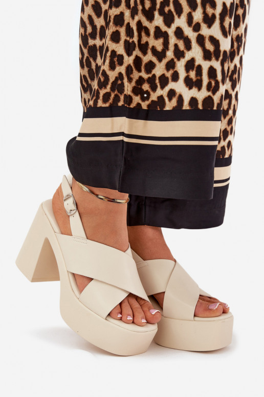 Dames sandalen met hoge hak op een platform van ivoorkleurig faux leather Annavin