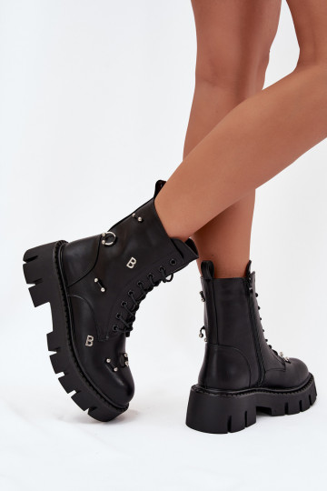 Dames werkschoenen met mooie details geïsoleerd in zwart Lunea 2
