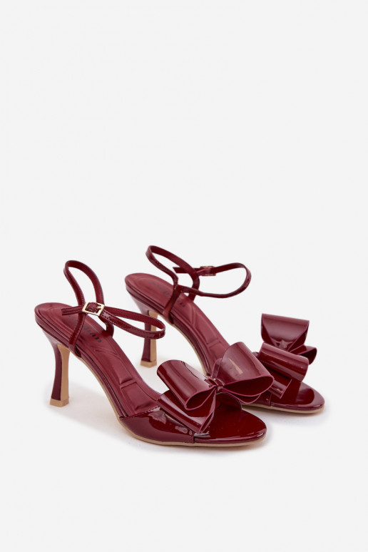Bordeaux sandalen met lakeffect, dunne hakken en lintjes Noliva