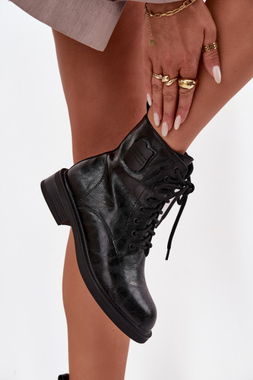 Zwarte laarzen voor vrouwen van faux leer met decoratieve details Tai turiciejka K7180-01 2
