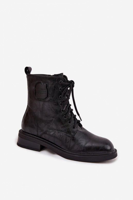 Zwarte laarzen voor vrouwen van faux leer met decoratieve details Tai turiciejka K7180-01