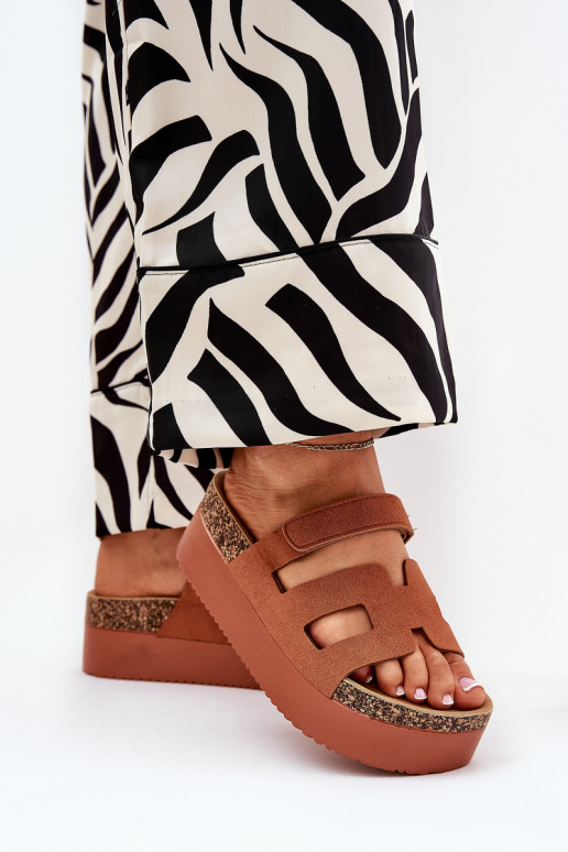 Slippers met platform in bruin Daldiva