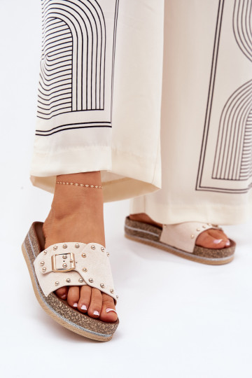 Dames slippers met platform, gespen en spikes in zand Nusithia