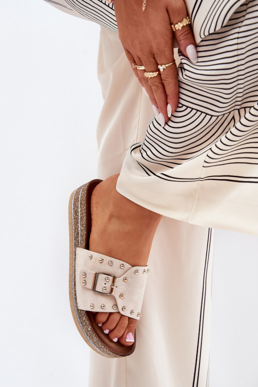 Dames slippers met platform, gespen en spikes in zand Nusithia
