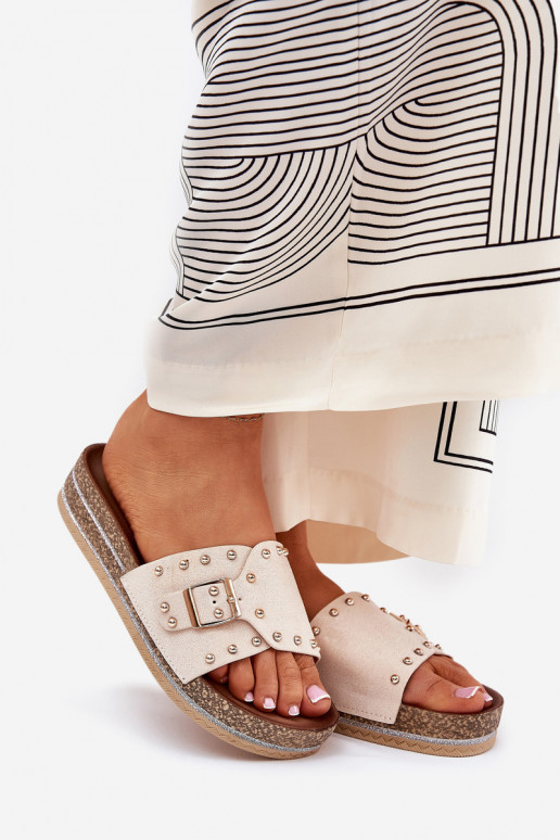 Dames slippers met platform, gespen en spikes in zand Nusithia