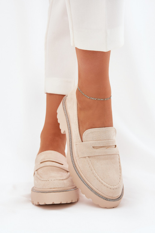 Zandkleurige damesmokassins van faux suede met glanzende oogjes Nilamla