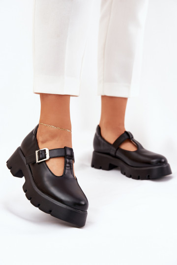 Zwarte dameschoenen met gespen op het platform Venda