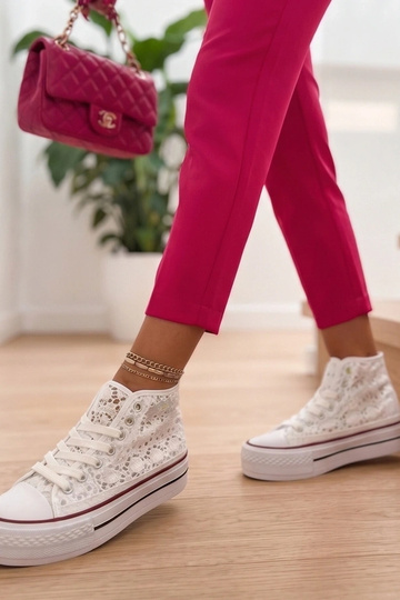 Witte geperforeerde enkelsneakers Piper
