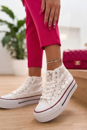 Witte geperforeerde enkelsneakers Piper 2