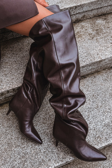 Dames kniehoog instaplaarzen met slanke hakken in chocolade Ysolienne