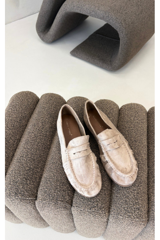 Damesmokassins met ruches van faux suede in zandkleur Sabley