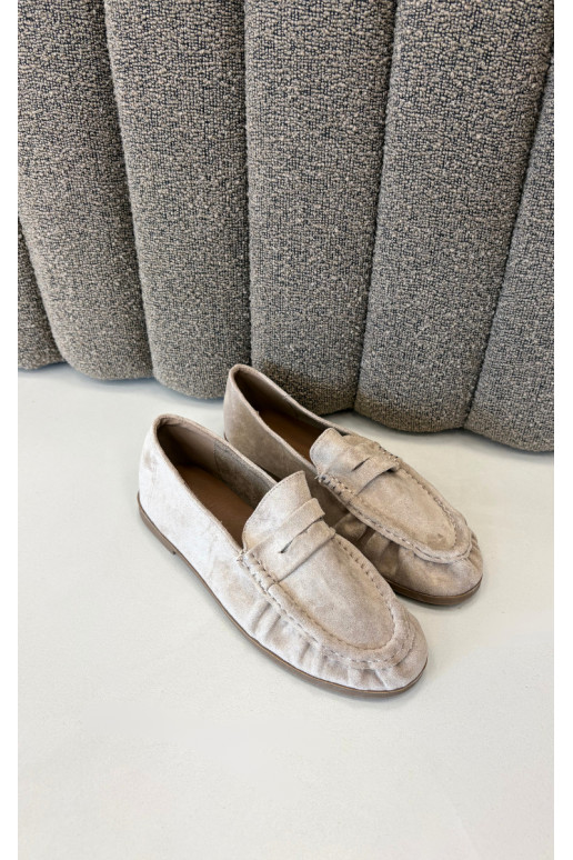 Damesmokassins met ruches van faux suede in zandkleur Sabley