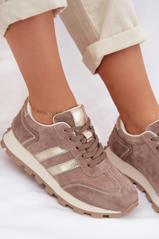 Zandkleurige dames sneakers van faux suede op een platform S.Barski LR61-7097