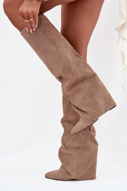 Dames lange laarzen gevoerd met inzetstukken en hakken van faux suede zand Elivira
