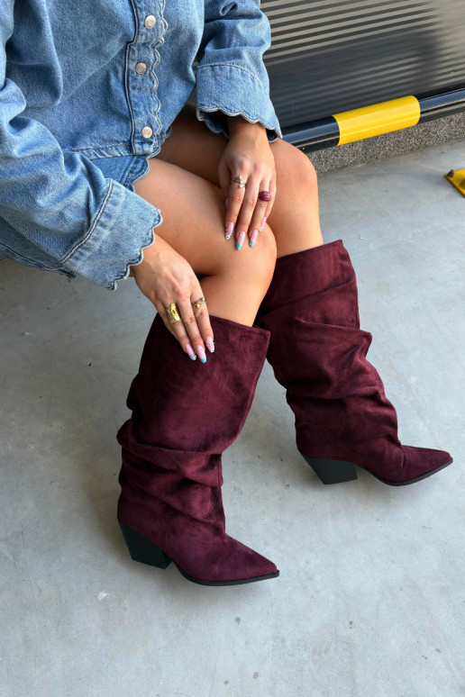 Dames laarzen tot boven de knie met gebogen bovenkant en hakken van suede in bordeaux kleur Durela