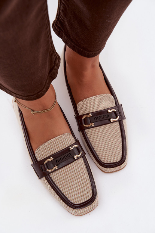 Bruine en zandkleurige mocassins met decoratieve elementen Evelora