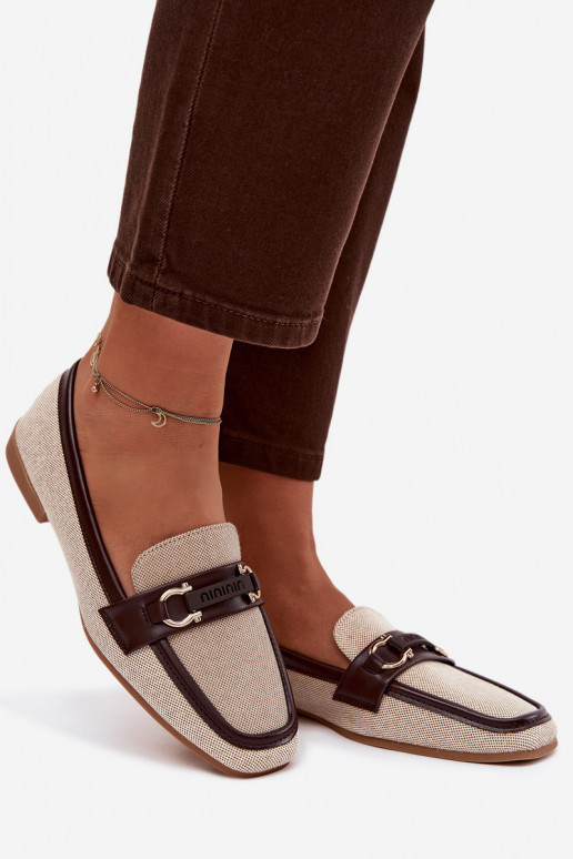 Bruine en zandkleurige mocassins met decoratieve elementen Evelora